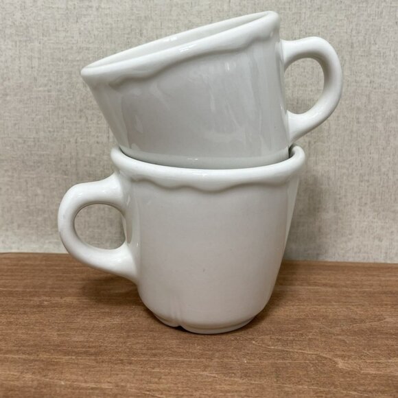 Lot of 2 Homer Laughlin Restaurant Ware Coffee Mugs Cups Diner Scalloped Edge - Picture 1 of 3